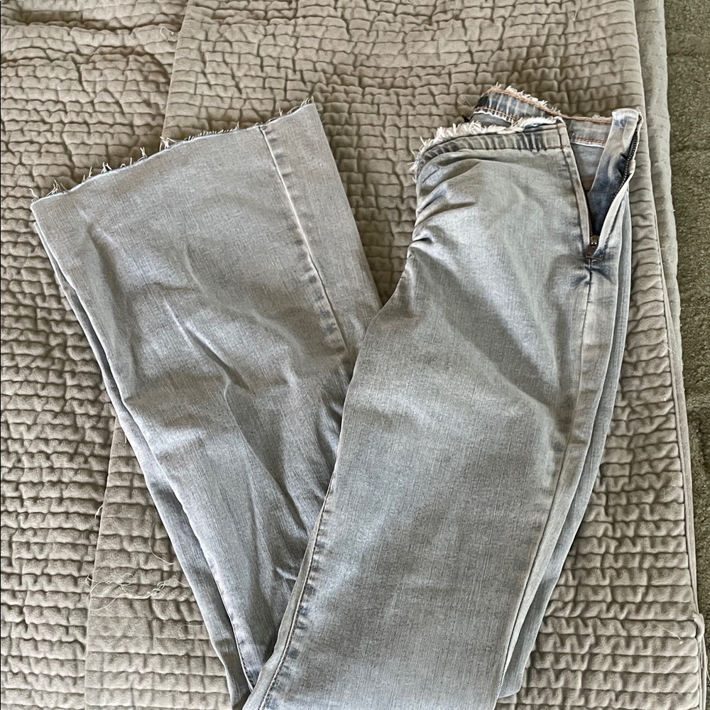 Stylish Gray Frayed Hem Jeans